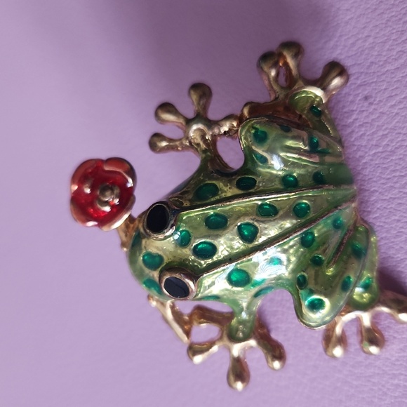 Gold frog brooch with rose - Picture 2 of 8